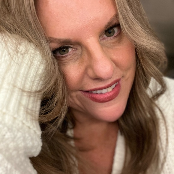 Meet your Posher, Heidi - Picture 1 of 6